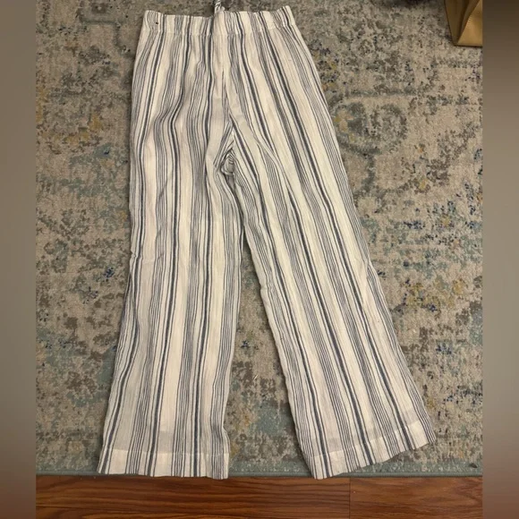 100% cotton Abercrombie & Fitch White with Navy Striped Drawstring linen pants - Picture 3 of 3